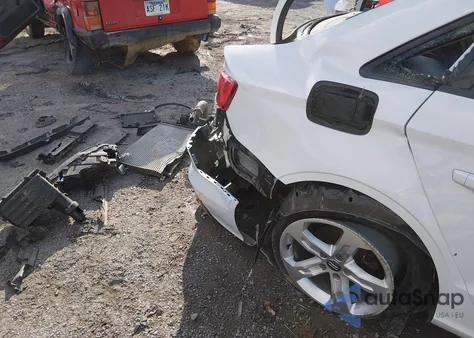 2017 Audi A3 2.0T Premium из США, поврежденный, VIN WAUAUGFF4H1037519